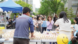 단지 내 어린이 350여명에 선물