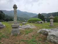 삼존 마애불, 1000년 넘게 중생 아픔 보듬은 백제의 미소 [테마여행]