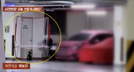 아파트 지하주차장에서 테니스 연습?