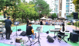 군포 산본이편한세상센트럴파크, 공연 보며 더위 싹
