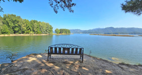 호수 비경에 푹 빠져 물멍 숲멍 길멍 힐링이 절로! [테마여행]