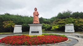 거룩한 분노 논개의 생가 찾아 400여년전 붉은 마음 새기다