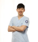 팔 위로 들 때 찌릿... 어깨 관절와순 파열 의심