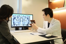 임플란트 치과치료, 주위염 방지하기 위한 환자의 예방 노력 필요해