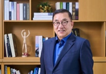 신한씨스텍 이경국 대표, 기업은행 7월호 MONTHLY CEO 선정…국산 의료기기 보급 선구자