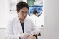 바노바기일레븐치과, 비수술 주걱턱 및 무턱 관련 코티코토미 디지털 가이드 급속교정 논문 발표