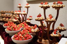 무이재한방병원, 봄의 생동감을 전하는 입원환자·보호자 위한 딸기축제 성료