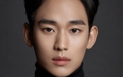 공백 깬 김수현, '2026 TMA' 시상자로 참석