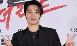 구교환, 이옥섭 감독과 9년 열애 끝 결혼...2022년 혼인신고