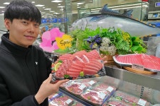 롯데마트, 참치데이 맞아 참다랑어 모둠회 반값 할인 판매