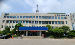 전 남편 승용차로 치어 살해시도, 경찰관 폭행한 40대 여성 구속영장