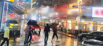[르포] 수원 유흥1번지 인계동, 심야 삐끼로 들끓고 싸움판까지 치안 사각지대