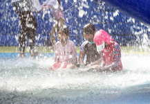 [포토] 더위엔 물놀이가 최고...시흥 산현공원 야외 물놀이장 찾은 아이들