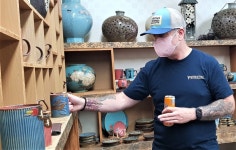 [사진으로 봤다] 휴일 관광객 북적...이천도자기축제 열리는 사기막골 도예촌