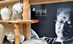 [사진으로 봤다] 휴일 관광객 북적...이천도자기축제 열리는 사기막골 도예촌