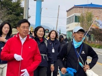 양평 물소리길 7·8·9코스 걷는 전진선 군수와 윤순옥 의장