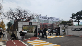 조용한 시험장 앞