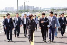 김보라 안성시장, 공도-미양 간 도로 준공 소식 알려