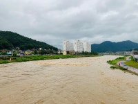 [사진으로 봤다] 제헌절 호우경보 내린 동두천시 신천 13개소 교량에서 본 신천 물 길