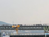 훈련 중 강천보 건너는 군인들