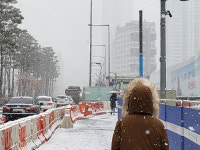 [내일 날씨] 경기·인천(21일, 토)...아침까지 눈·비 바람 불고 추워요 아침 빙판길 유의