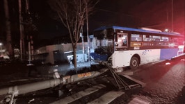 부천, 까치울역 인근서 버스↔승용차 추돌사고, 5명 부상