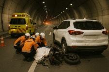 양평 용문터널서 SUV, 오토바이 추돌…60대 운전자 숨져