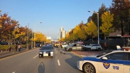 안양 도심서 8중 추돌…택시가 들이받으며 9명 부상