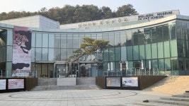 [사진으로 봤다] 이천시립월전미술관, 병오년 맞아 띠그림전: 말 개막