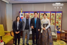이재명 대통령, 필리핀서 34년 전 인연 재회…외국인 노동자 보호 의지 밝혀