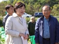 [포토]송미령 장관, 10월 중·하순 배추 주산지 단양군 출하 동향 점검
