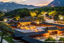 봄바람과 저녁 산책하기 좋은 고궁 4곳