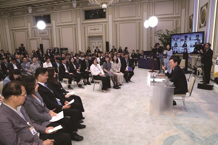 윤희숙 중진들이 더 큰 책임을 져야하며, 혁신을 위한 노력 기대한다