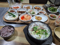 경주 구경 마치고 국밥과 회국수를 먹었다