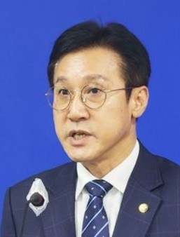 더불어민주당 신영대 의원, 태양광 비리 의혹과 관련 뇌물 혐의로 재판에 넘겨져