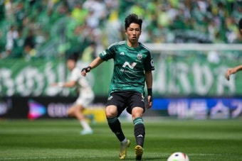 전북 현대 김두현 새 감독 데뷔전, 강원FC에 1-2 패배...'혹독한 신고식' 실망