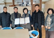 홍천 수타사·신도회, 동화중과 속초초교에 장학금 전달