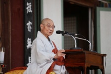 범어사 방장 지유스님 특별법문 시작