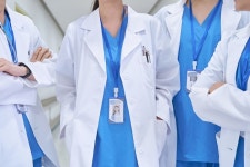 2000년대 의대 정원 감축, 의약분업으로 인한 것 아냐… 되려 의사 수를 줄이고 싶어 했던 정부