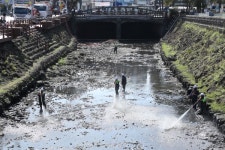 맑고 깨끗했던 산지천, 동문시장 오·폐수로 오염