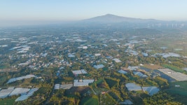 오름의 품 안에서 늘 더해가는 마을