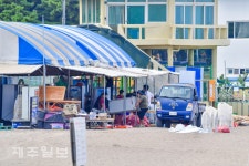 폐장으로 철거하는 계절음식점