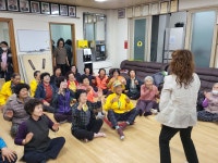 배고픈 어르신 없도록…온기 전하는 사랑의 행복밥차