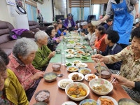 배고픈 어르신 없도록…온기 전하는 사랑의 행복밥차