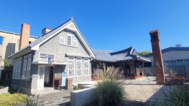 한옥과 양옥을 품은 집…과거와 현재를 잇다