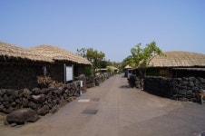 성읍민속마을 청년은 떠나고, 노인들만 남았다