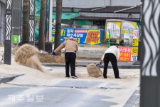 진입로 확보에 구슬땀