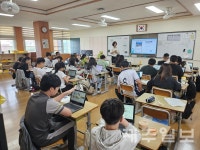 여러분은 휴대폰 하나로 원하는 정보를 찾을 수 있는 디지털 시대에 살고 있습니다