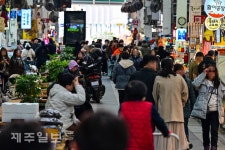 북적이는 서귀포매일올레시장
