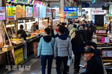 북적이는 서귀포매일올레시장